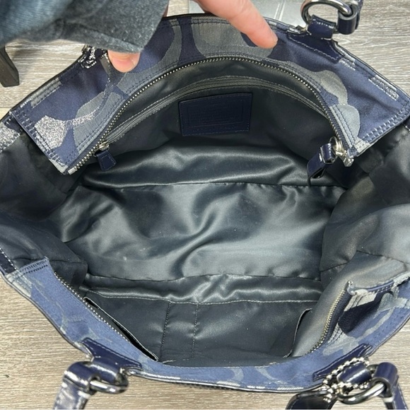 Coach Gallery Optic Navy Shoulder Bag in GUC! - Picture 4 of 9